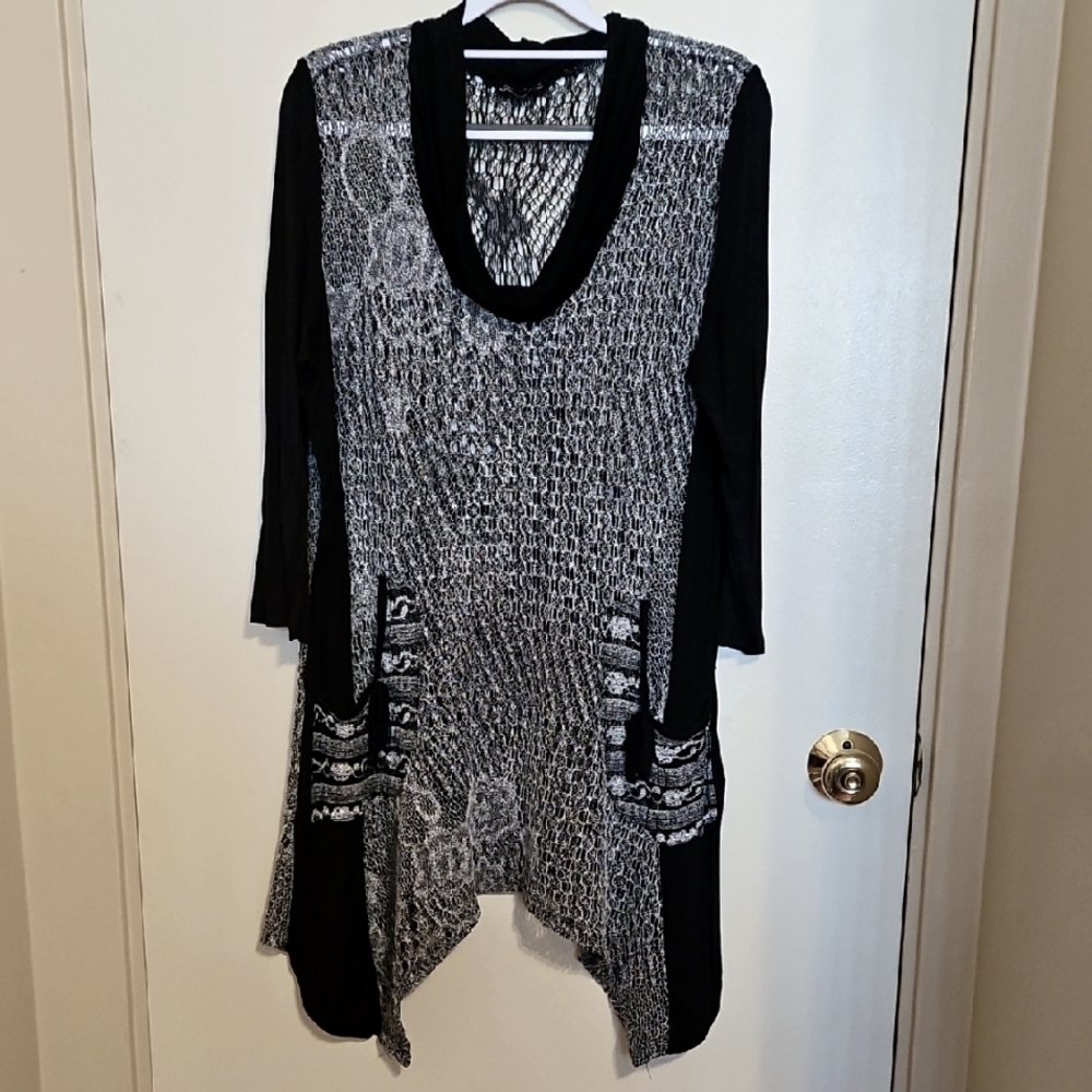 Black and Gray Patterned Lace Tunic Top